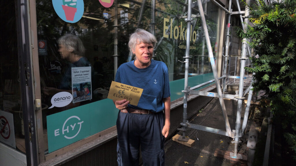 Member of Elokolo in Helsinki with donation
